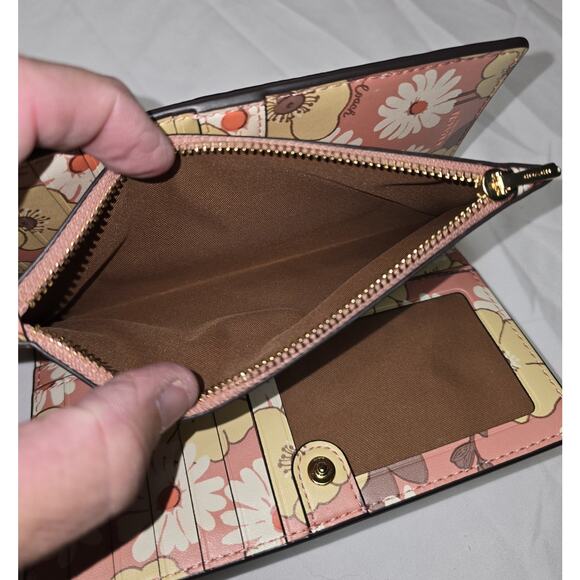 Coach Slim Zip Wallet With Floral Cluster Print Interior Great Condition - Picture 5 of 6